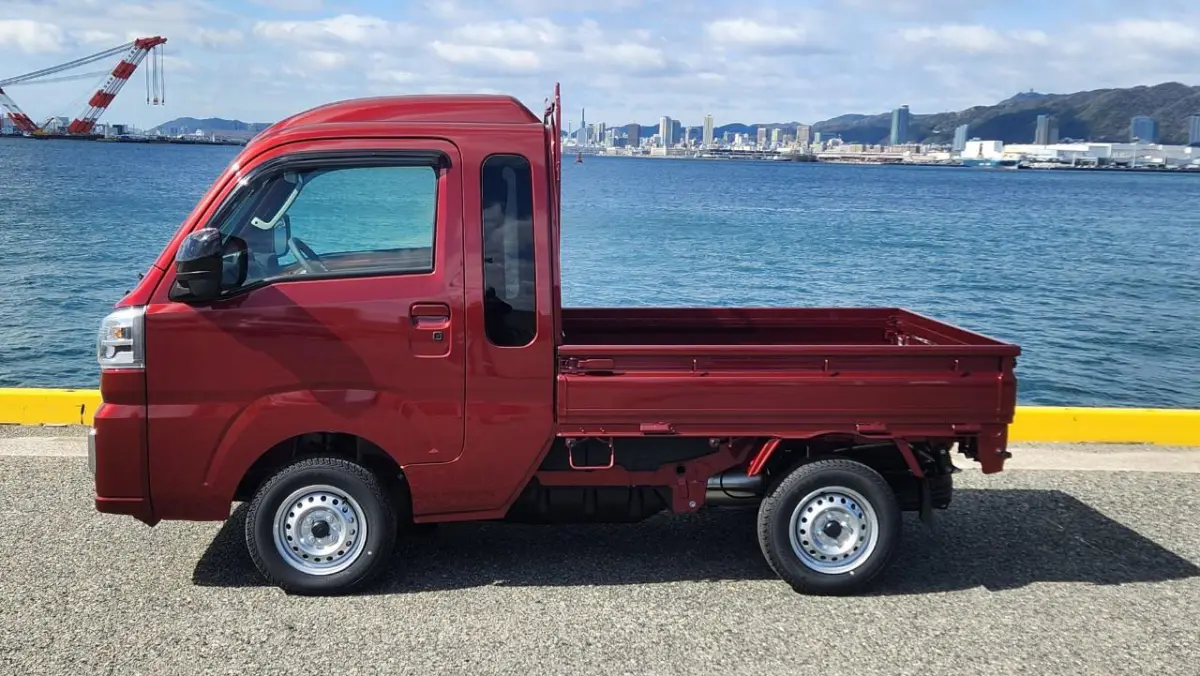 2023 Daihatsu Hijet Jumbo Manual, an off-road Kei Truck, for sale at Dakota Mini Trucks in McIntosh, SD (photo 3 of 6)