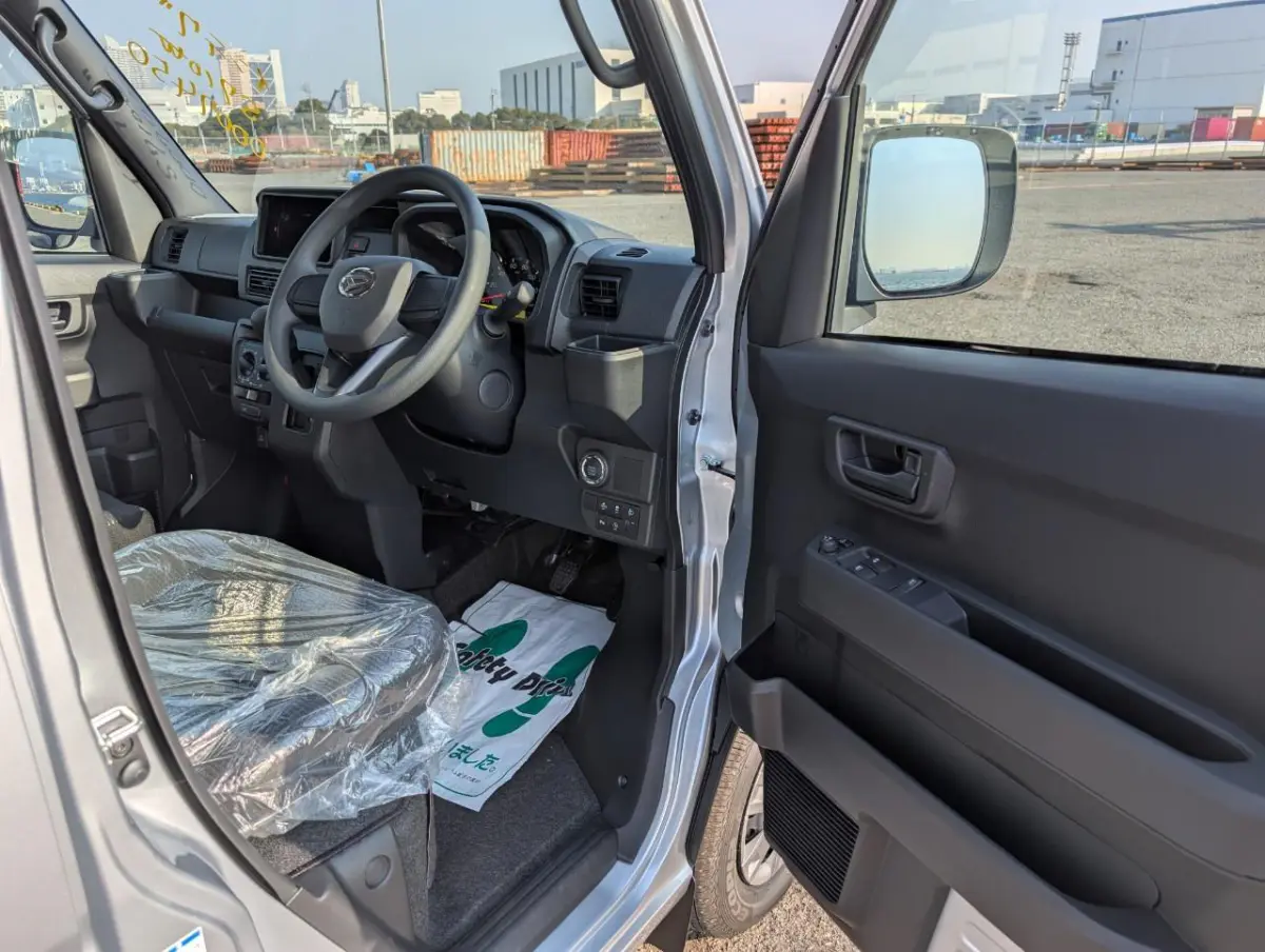 2024 Daihatsu Hijet Deck Van CVT Auto, an off-road Kei Truck, for sale at Dakota Mini Trucks in McIntosh, SD (photo 4 of 5)