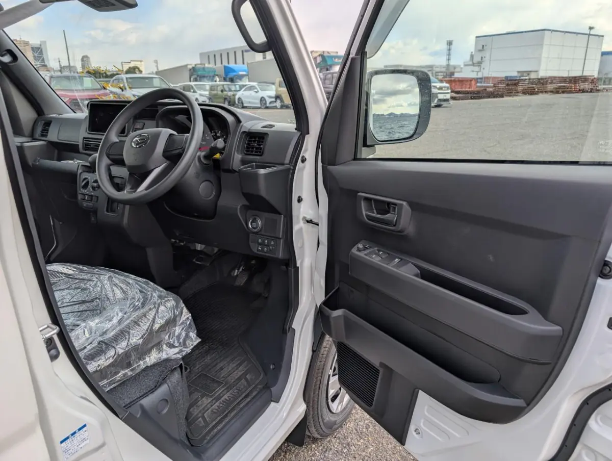2024 Daihatsu Hijet Deck Van CVT Auto, an off-road Kei Truck, for sale at Dakota Mini Trucks in McIntosh, SD (photo 4 of 5)