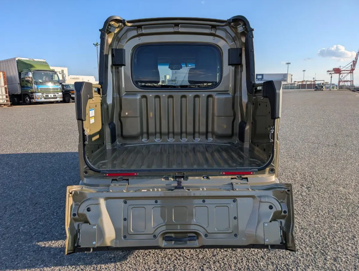 2024 Daihatsu Hijet Deck Van CVT Auto, an off-road Kei Truck, for sale at Dakota Mini Trucks in McIntosh, SD (photo 4 of 7)