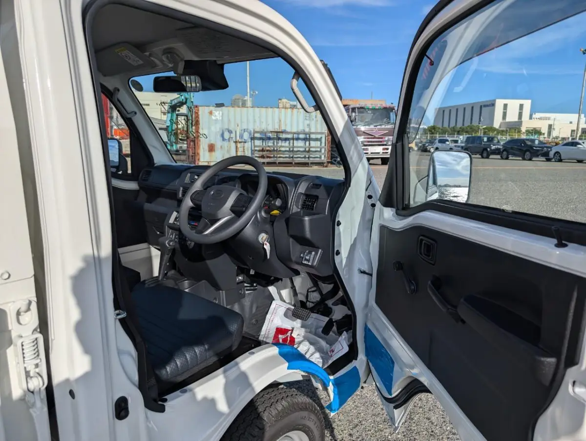 2024 Daihatsu Hijet HD Dump CVT Auto, an off-road Kei Truck, for sale at Dakota Mini Trucks in McIntosh, SD (photo 4 of 6)