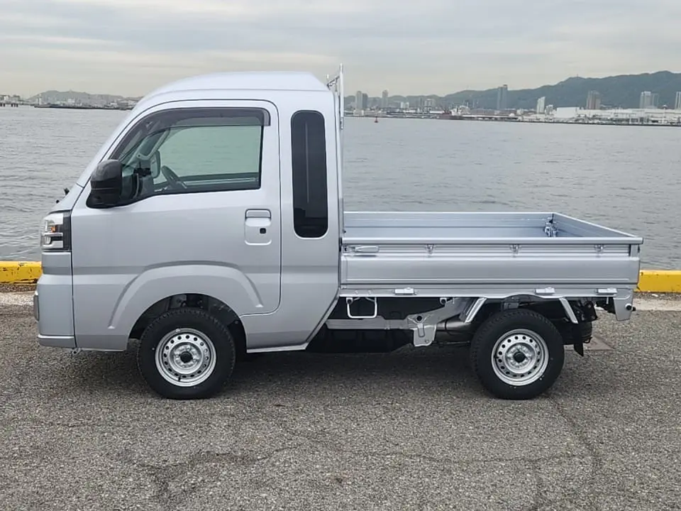 2025 Daihatsu Hijet Jumbo, a silver off-road Kei Truck, for sale at Mini Monsters USA in St. George, UT (photo 20 of 23)