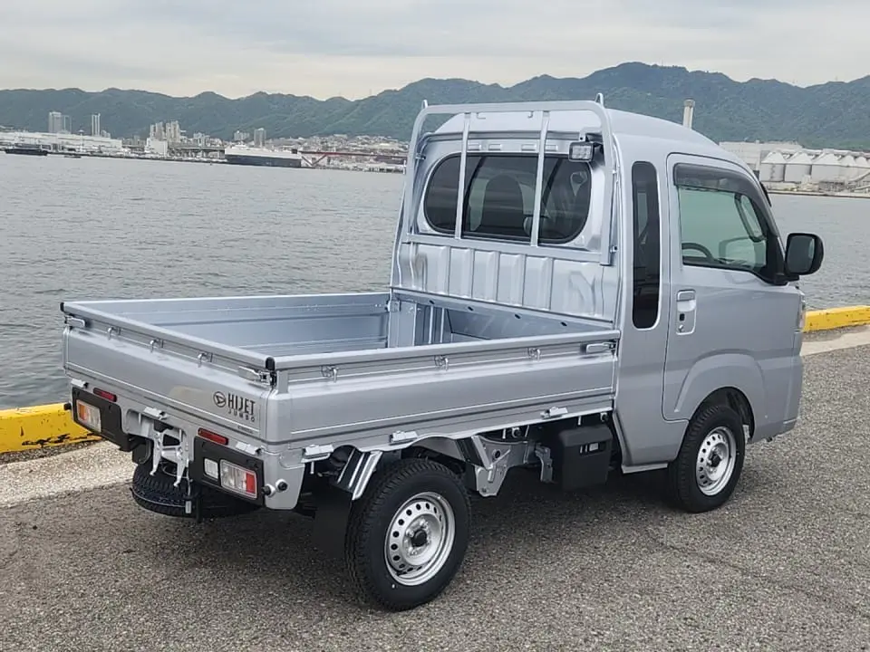 2025 Daihatsu Hijet Jumbo, a silver off-road Kei Truck, for sale at Mini Monsters USA in St. George, UT (photo 21 of 23)