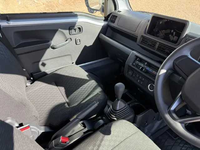 2025 Daihatsu Hijet Jumbo, a silver off-road Kei Truck, for sale at Mini Monsters USA in St. George, UT (photo 7 of 23)