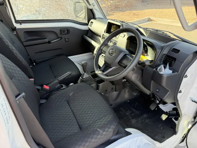 2025 Daihatsu Hijet Jumbo, a white off-road Kei Truck, for sale at Mini Monsters USA in St. George, UT (photo 11 of 25)