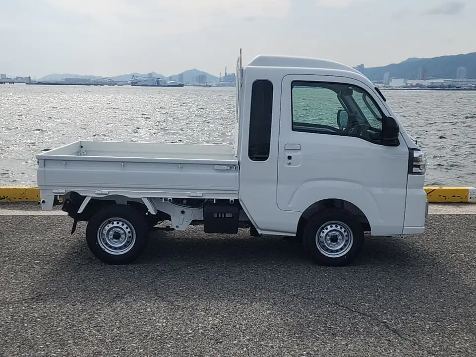 2025 Daihatsu Hijet Jumbo, a white off-road Kei Truck, for sale at Mini Monsters USA in St. George, UT (photo 14 of 25)