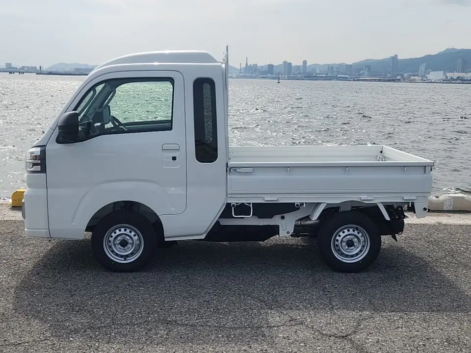 2025 Daihatsu Hijet Jumbo, a white off-road Kei Truck, for sale at Mini Monsters USA in St. George, UT (photo 17 of 25)