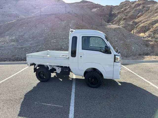 2025 Daihatsu Hijet Jumbo, a white off-road Kei Truck, for sale at Mini Monsters USA in St. George, UT (photo 2 of 25)