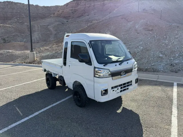 2025 Daihatsu Hijet Jumbo, a white off-road Kei Truck, for sale at Mini Monsters USA in St. George, UT (photo 3 of 25)