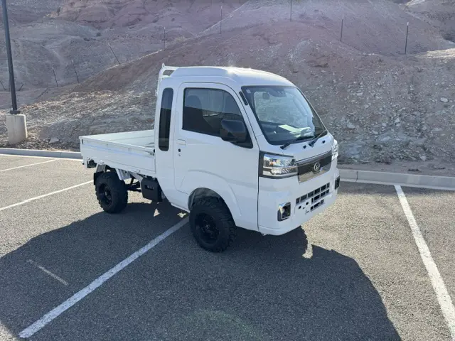 2025 Daihatsu Hijet Jumbo, a white off-road Kei Truck, for sale at Mini Monsters USA in St. George, UT (photo 4 of 25)