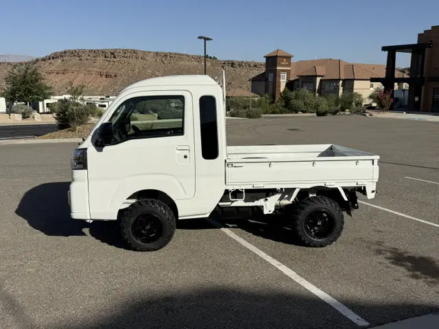 2025 Daihatsu Hijet Jumbo, a white off-road Kei Truck, for sale at Mini Monsters USA in St. George, UT (photo 5 of 25)