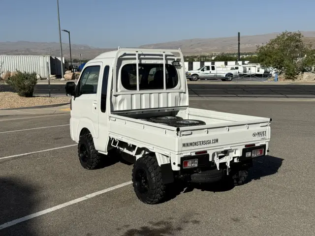 2025 Daihatsu Hijet Jumbo, a white off-road Kei Truck, for sale at Mini Monsters USA in St. George, UT (photo 6 of 25)