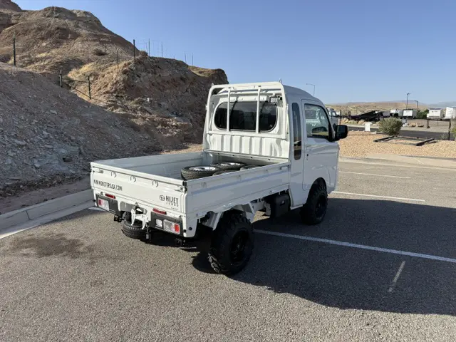 2025 Daihatsu Hijet Jumbo, a white off-road Kei Truck, for sale at Mini Monsters USA in St. George, UT (photo 7 of 25)