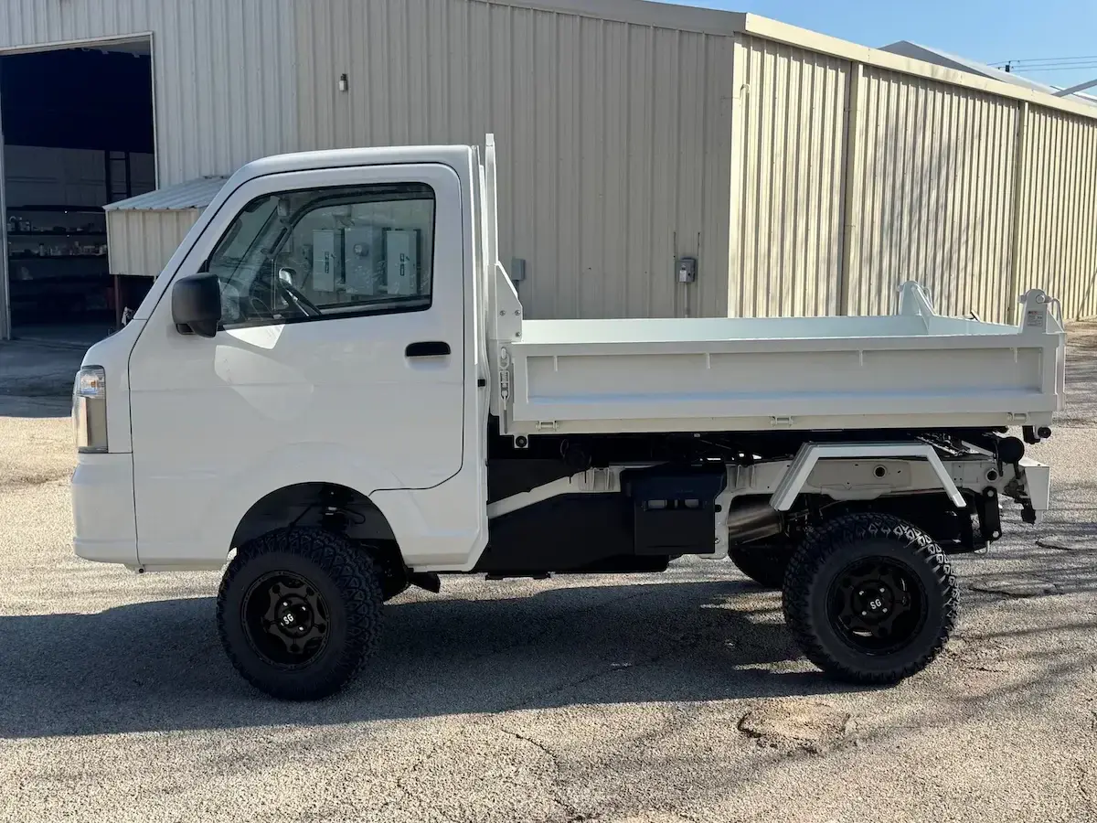 2025 Suzuki Carry Scissor/Dump Lift, a white off-road Kei Truck, for sale at Weatherford Mini Trucks in Weatherford, TX (photo 6 of 12)