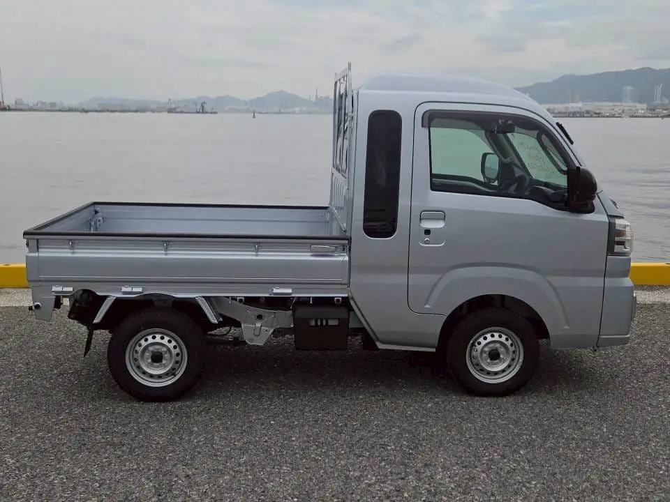 2026 Daihatsu Hijet Jumbo, a silver off-road Kei Truck, for sale at Mini Monsters USA in St. George, UT (photo 6 of 13)
