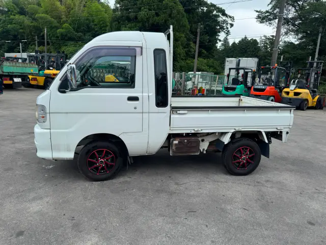2000 Daihatsu Hijet Jumbo 4x4 A/T, a white Kei Truck, for sale at Skyline Kei Trucks in Houston, TX