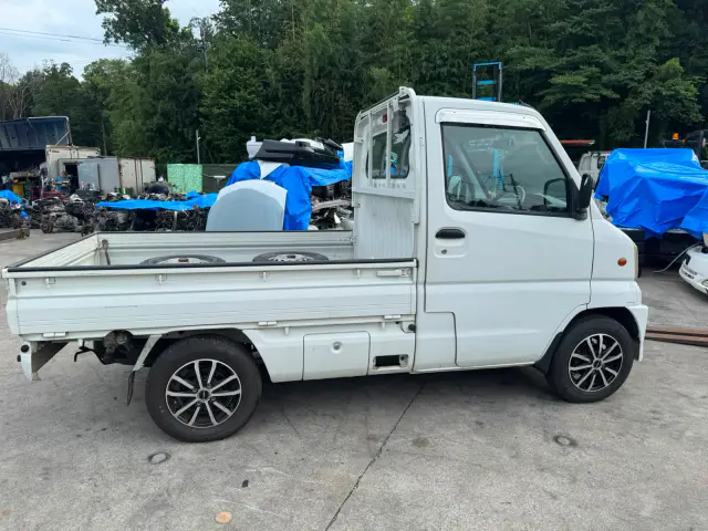 2000 Mitsubishi Minicab 4x4, a white Kei Truck, for sale at Skyline Kei Trucks in Houston, TX